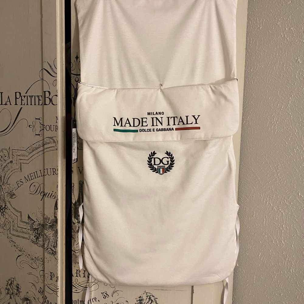 NWT Guaranteed Authentic Dolce & Gabbana White Infant Zipped Footmuff